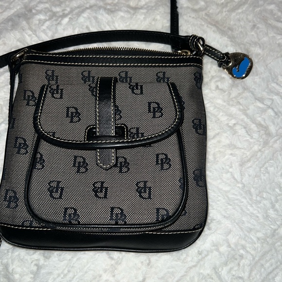 Dooney and Burke Stylish Black Crossbody Bag - Picture 2 of 4